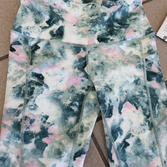 NWT Women XS GAIAM OM-DRI Hi Rise Pocket Capri Berkley Print Exercise Yoga Pants - Picture 4 of 10